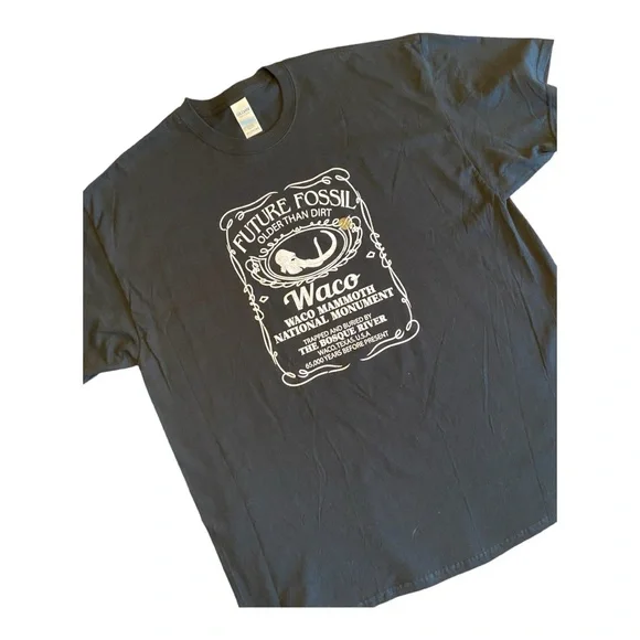 Men’s t-shirt sz 2XL Black “Future Fossil Older Than Dirt” Waco Mammoth Museum - Picture 2 of 5